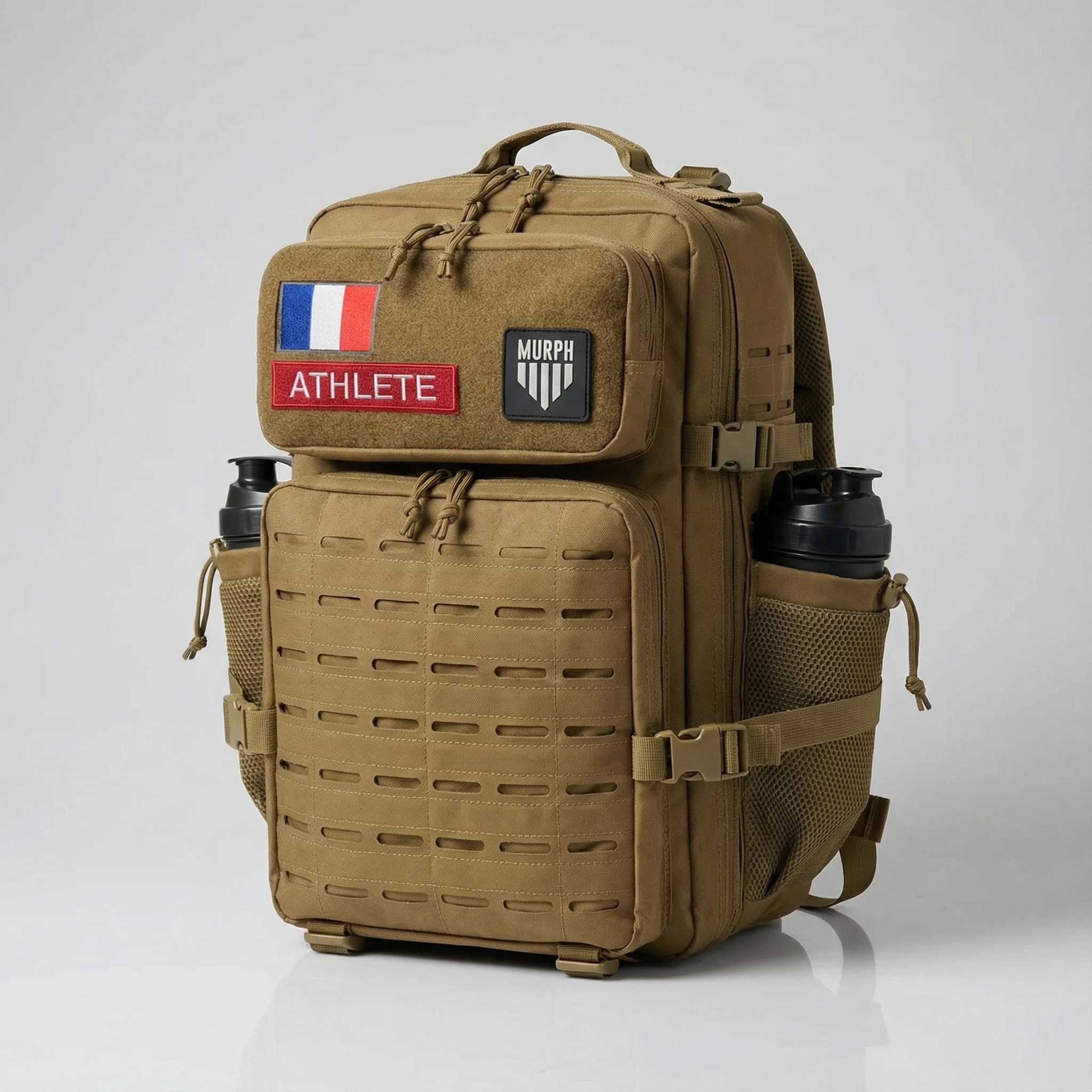 Sac à Dos CrossFit 45L Marron Hero Murph - Vue Latérale avec Patchs et Gourdes