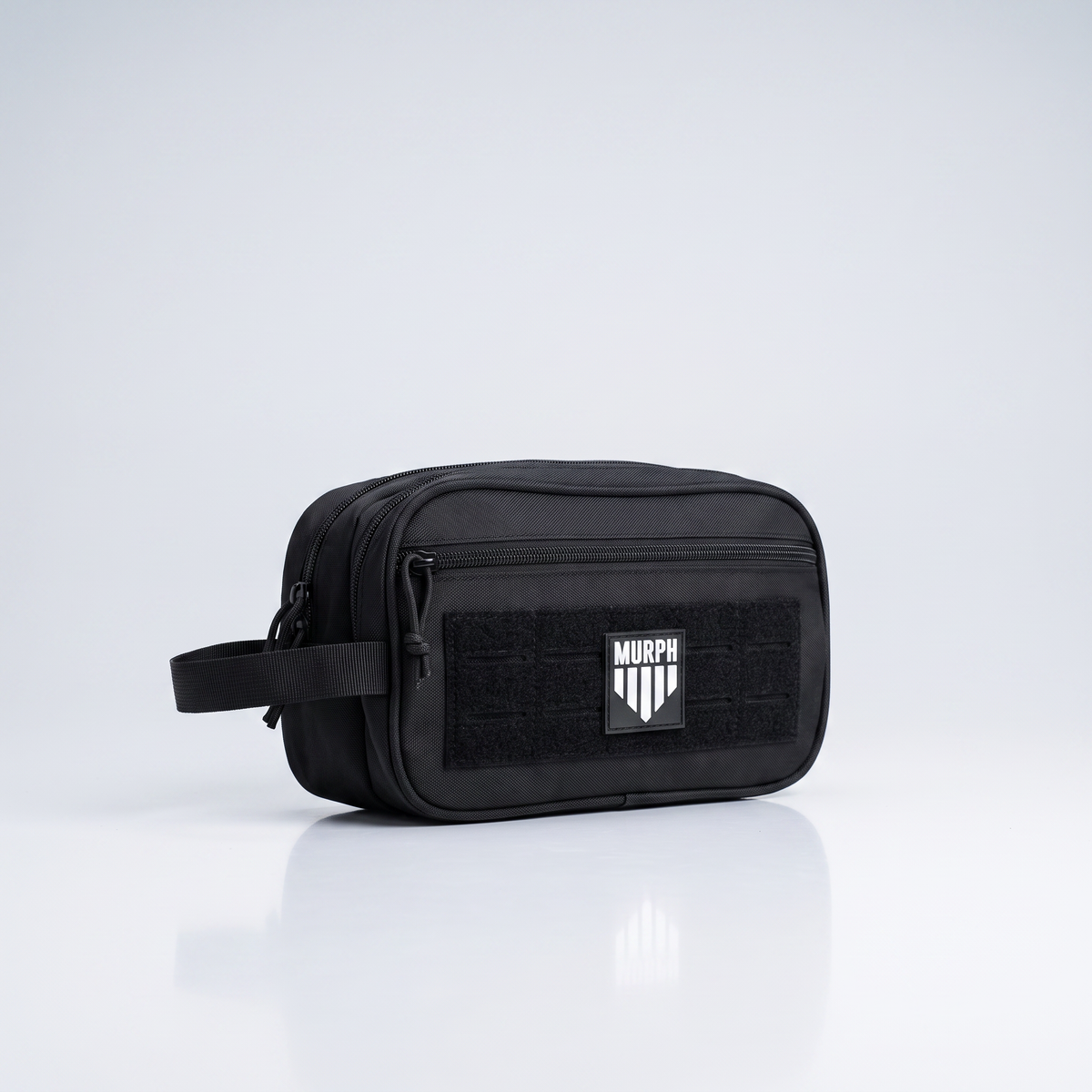 Trousse de toilette tactique Murph noire ouverte, ses deux compartiments zippés séparés dont un étanche